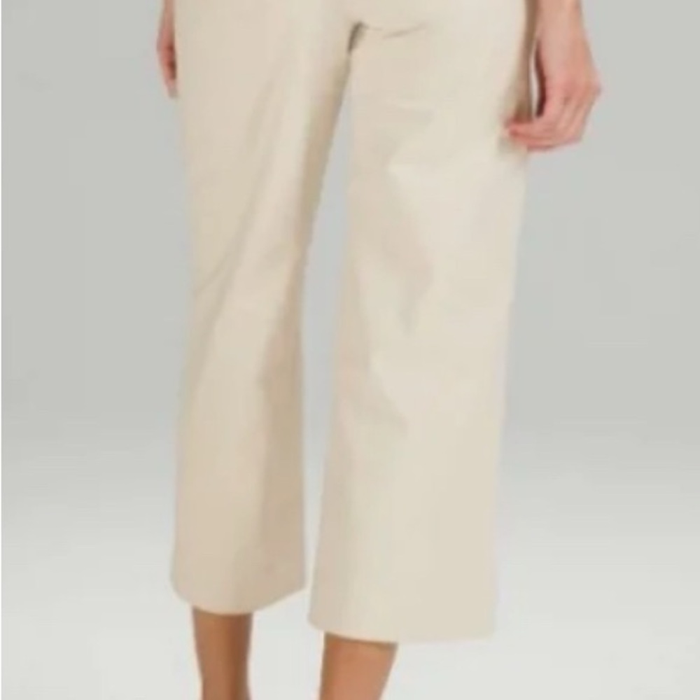 Lululemon City Sleek 5 pocket wide leg capri Size 33